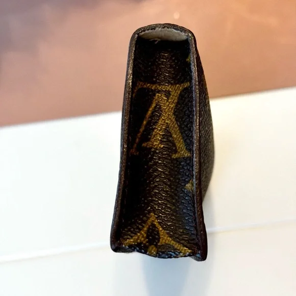 Louis Vuitton Soft Sunglasses Case - Picture 3 of 7